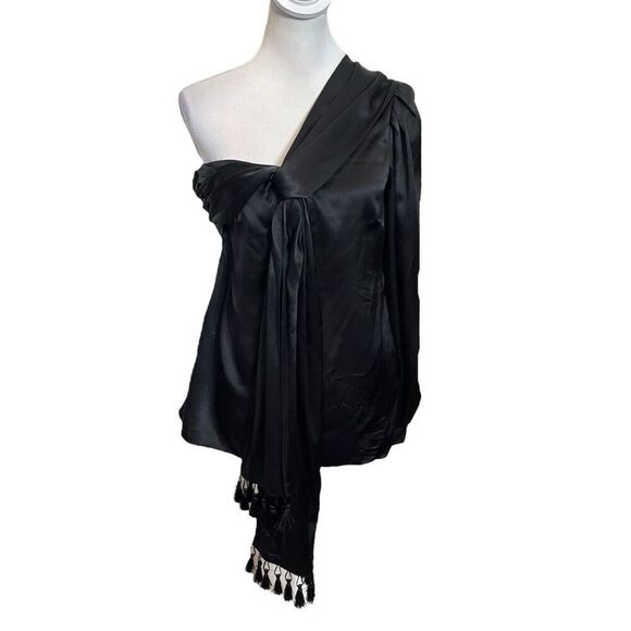 Welcome to my closet! - Picture 2 of 11